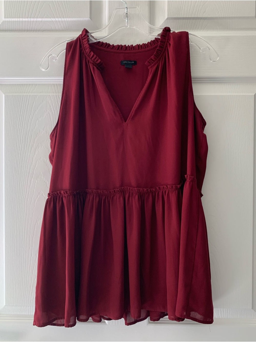Ann Taylor‎ Women's Burgundy  Sleeveless Peplum Top Small Lightweight Summer